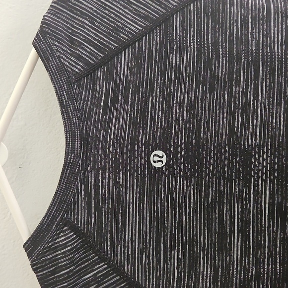 Lululemon Swiftly Tech Sz 6 Black and Gray Long Sleeve Stretchy Top Thumbhole - Picture 5 of 5